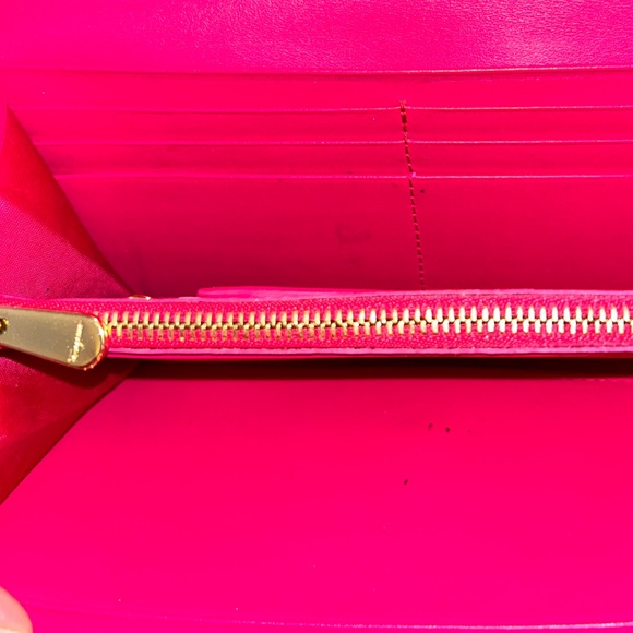 Ferragamo wallet, pre-loved in excellent condition🔥🔥. - Picture 5 of 5